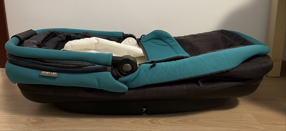 Количка Peg Perego book pop-up и стол за кола+ isofix база