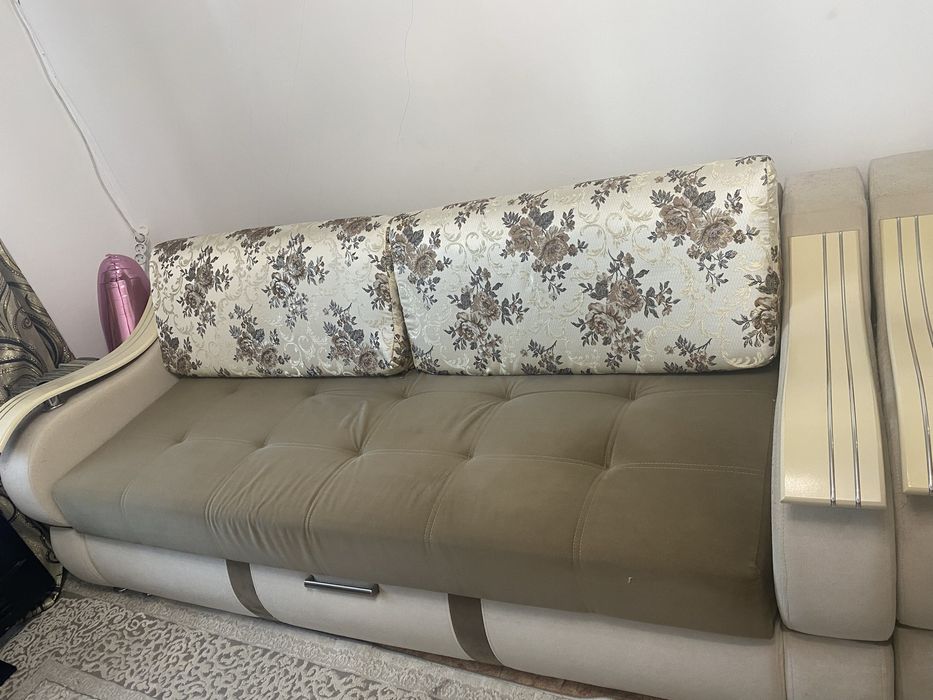 Продам 2 дивана и кресло