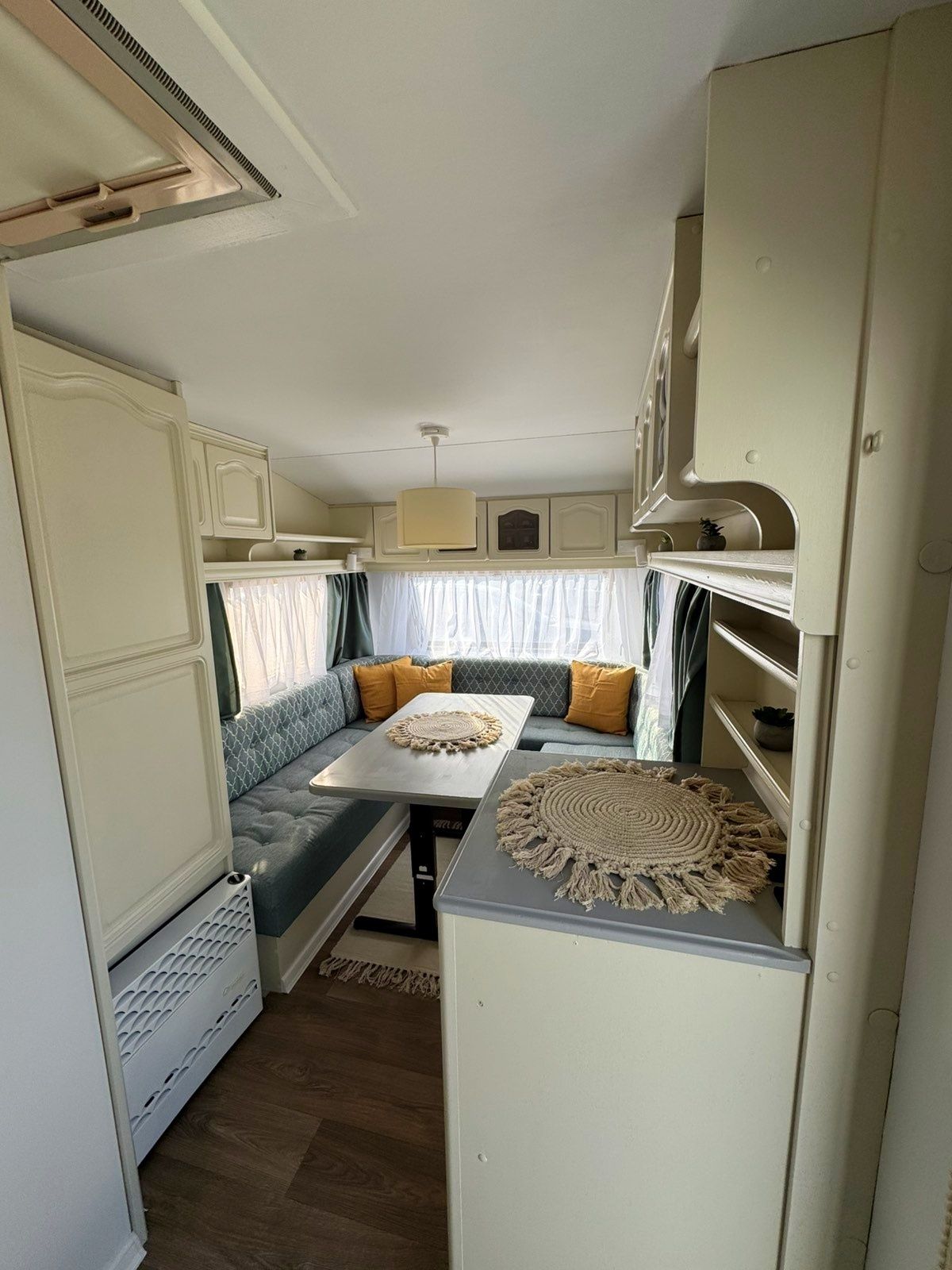 Продавам каравана Knaus Azur Бартер за бус с теглич!