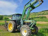 John Deere 3050.