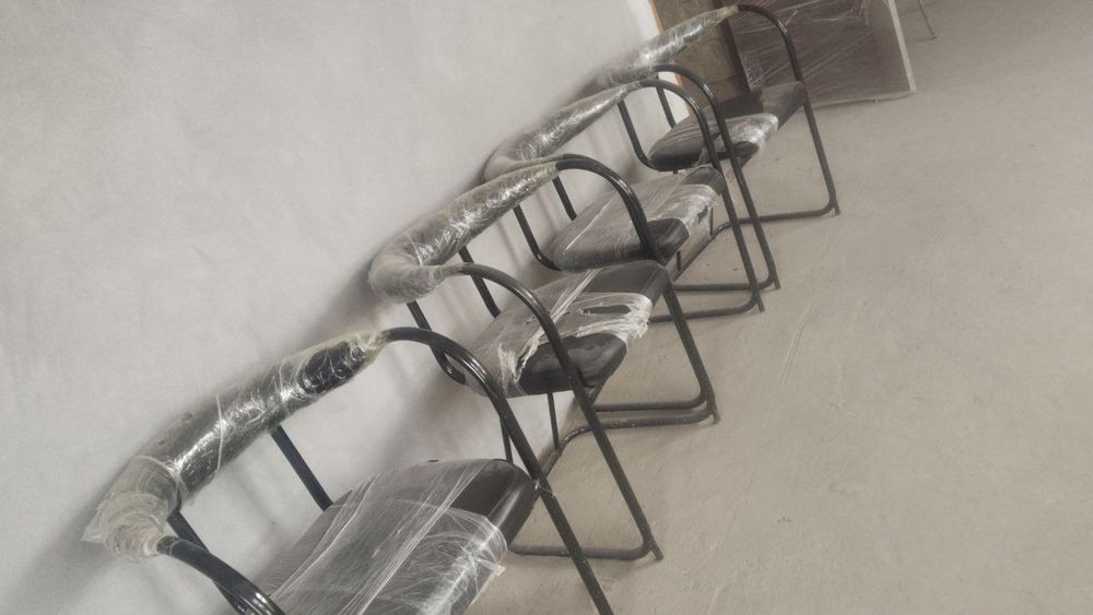 Стуллар бор 12 та