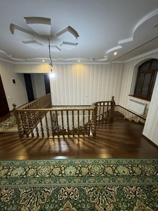 Таййор уй сотилади 9 хона + 2 холл + подвал