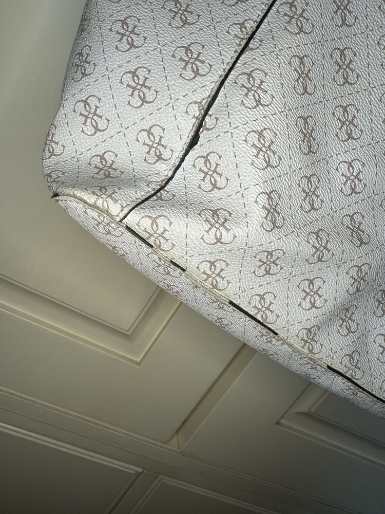 Дамска чанта Guess