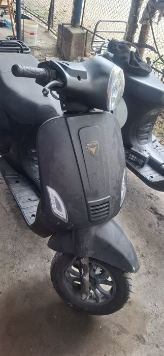 Vând sctuer fără permis