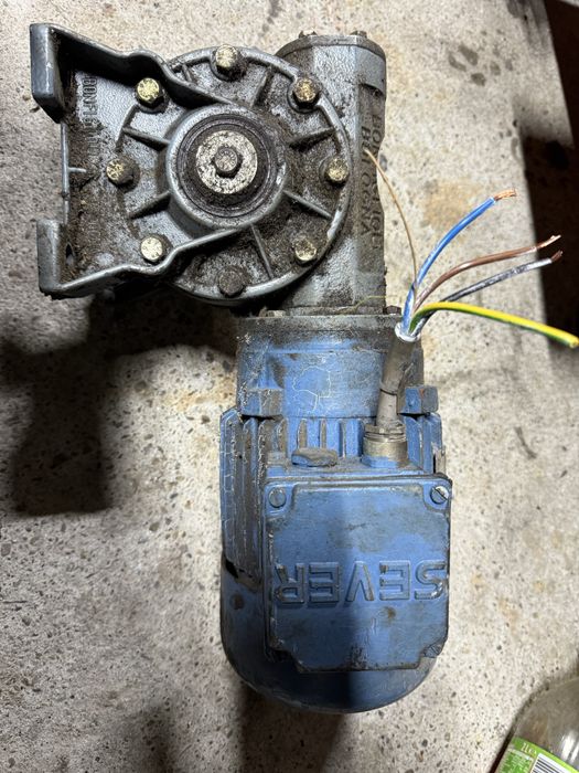 Motor cu reductor