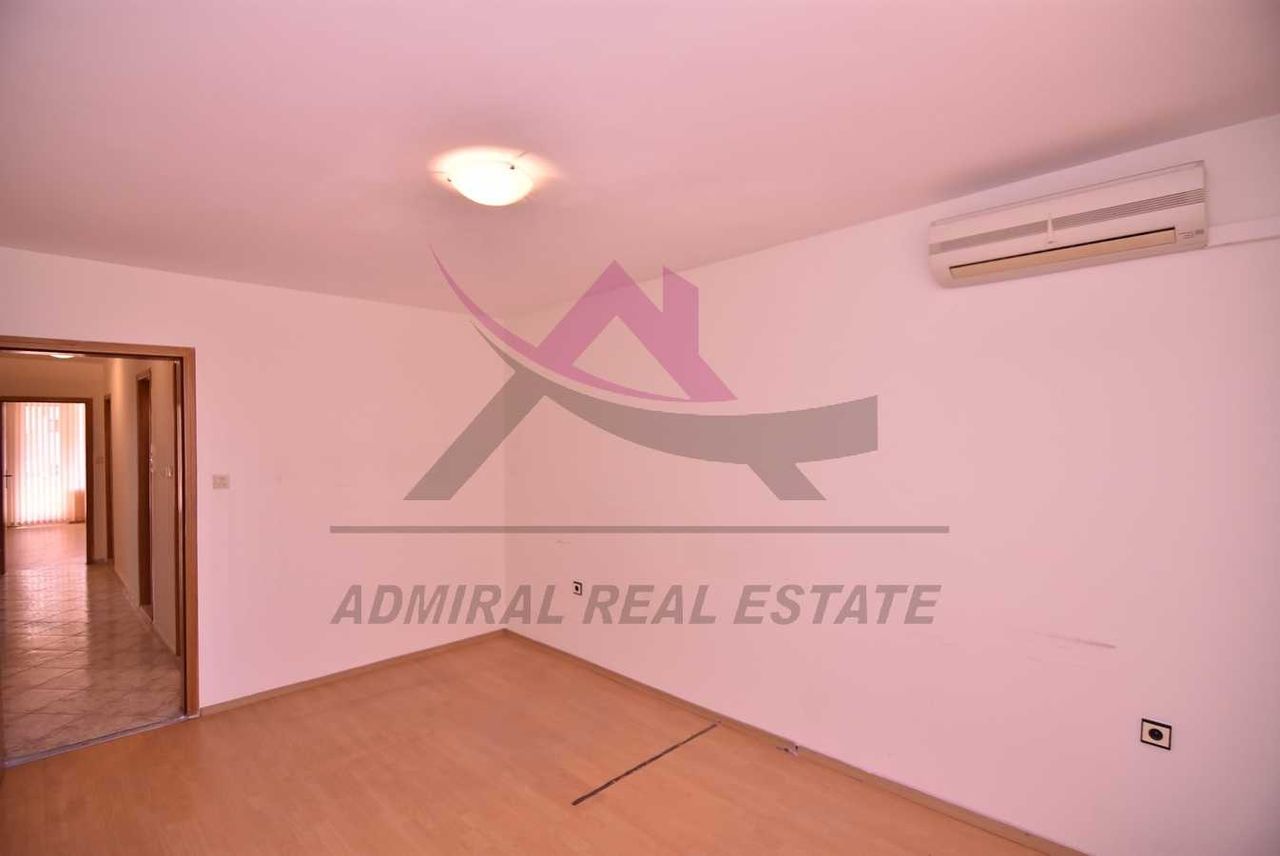 Дава се под наем Магазин в Варна, Базар Левски - 103 кв.м за 650 € - Снимка #4