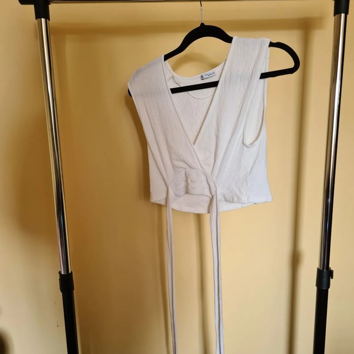 Top ZARA cu detaliu frontal