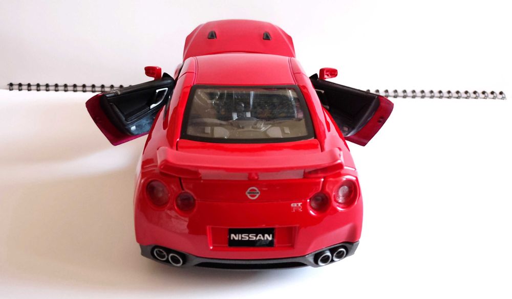 Nissan GT-R 2009 Bburago DIAMOND - Мащаб 1:18