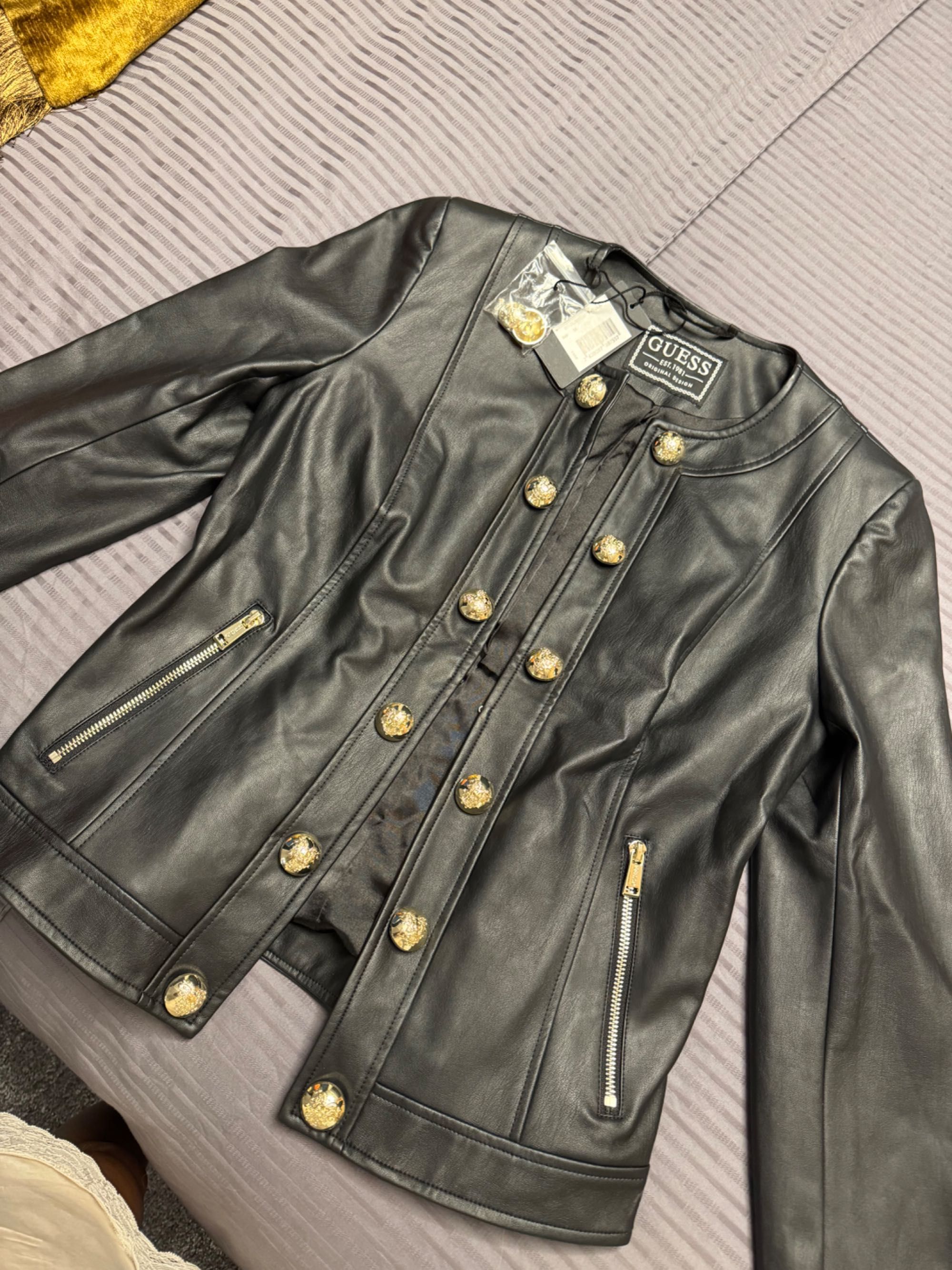 Ново оригинално яке Guess