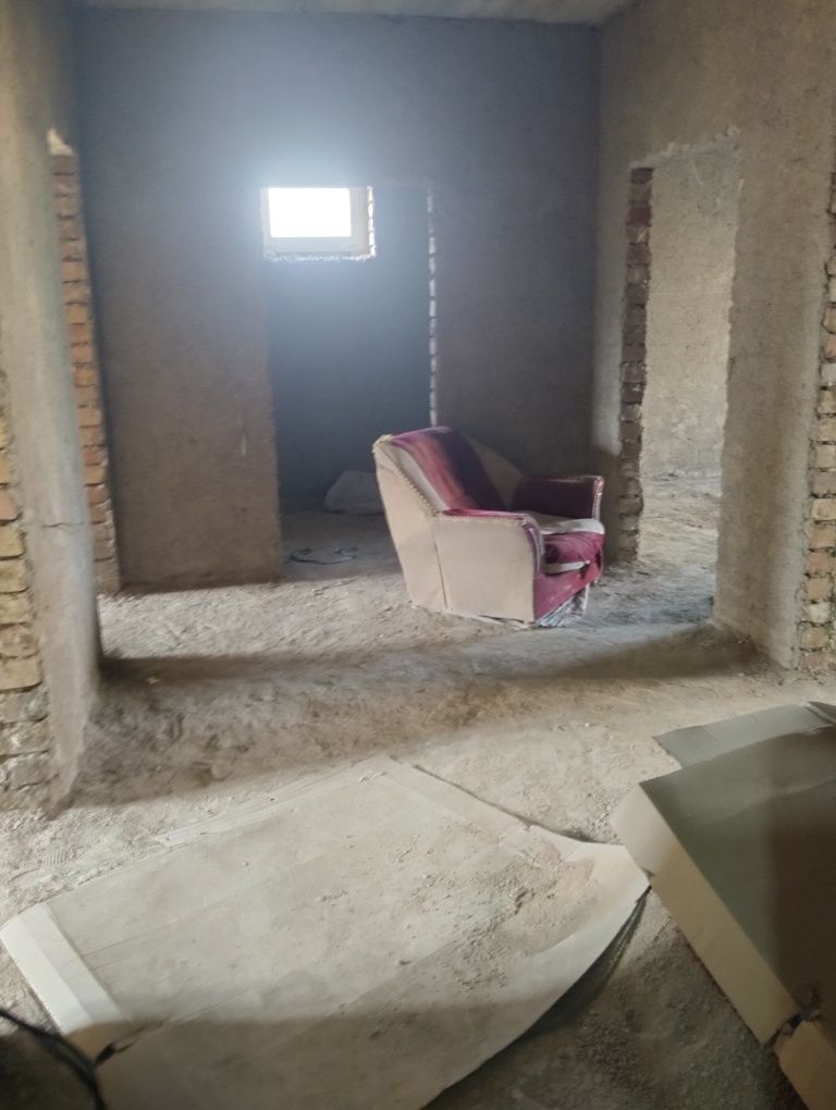 Uy sotiladi Yangi qurilgan dom