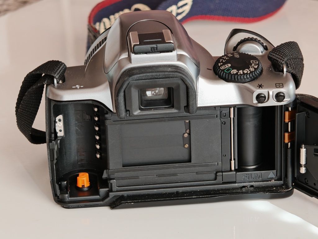 Лентов фотоапарат Canon 3000 V