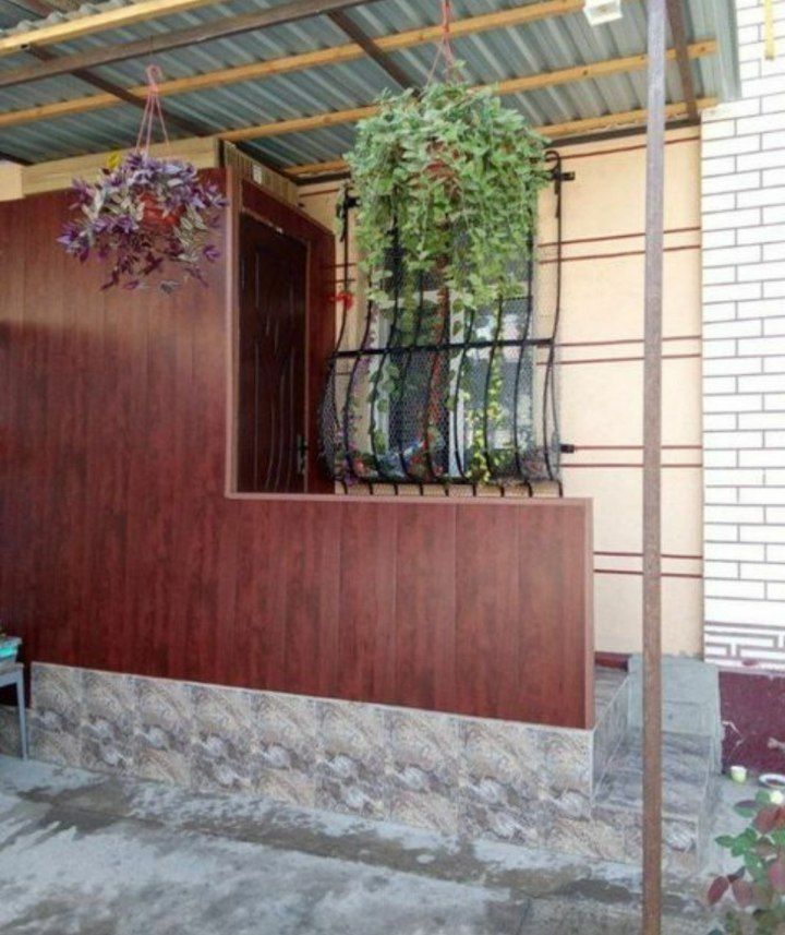 Продаётся маленький домик на Куйлюке в Мирабадском районе.