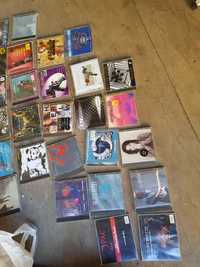 Продавам колекция от дискове с песни