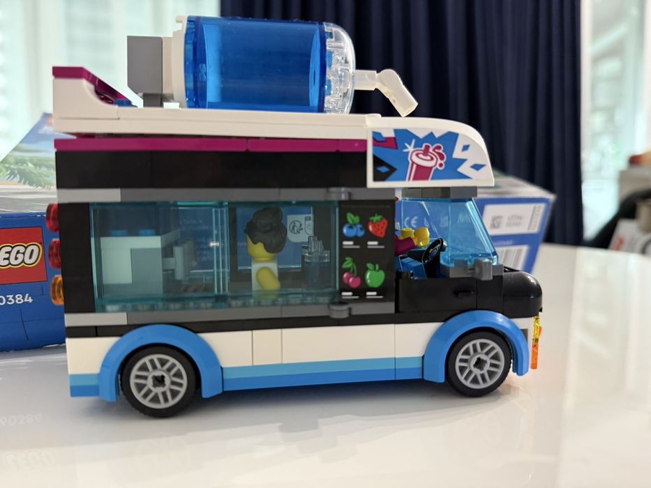 LEGO 5+ model 60384 Camioneta pinguin