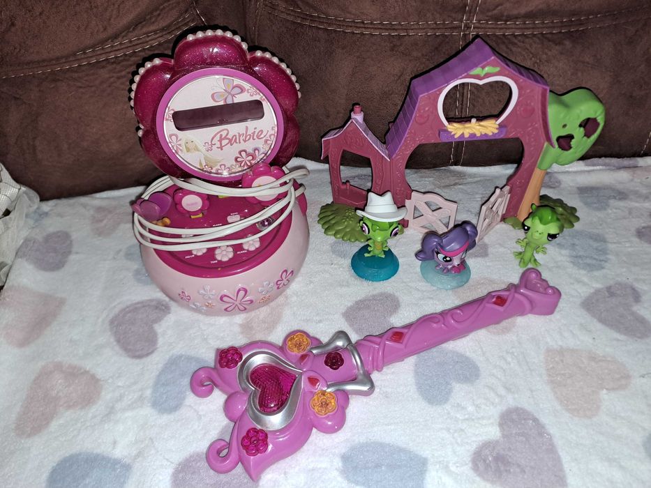 Светещ и свирещ часовник,музикална пръчка и къщичка с животни