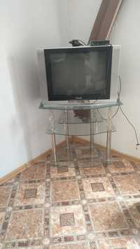 Телевизор и два кресла