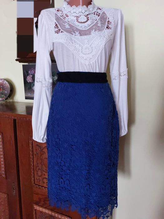 Fusta minunata din dantela naturala (nu poliester) si colturi la poale