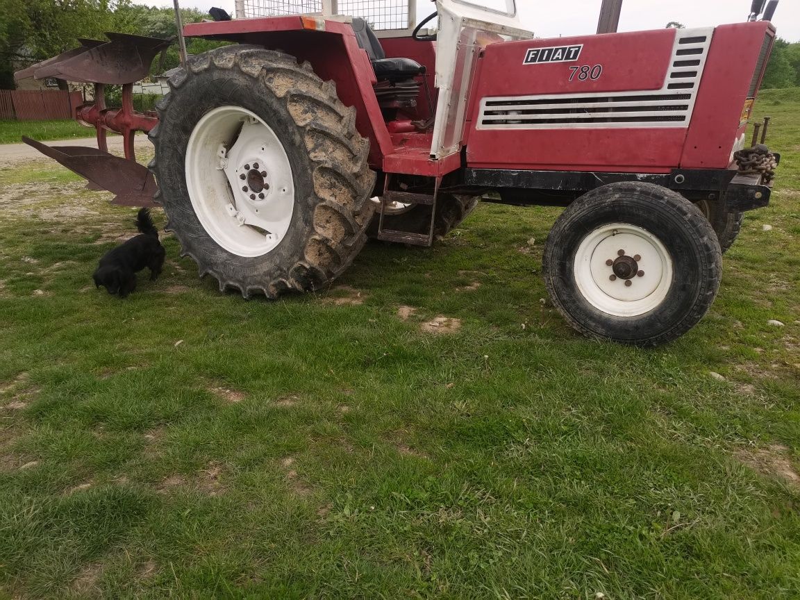 Vând tractor Fiat 780