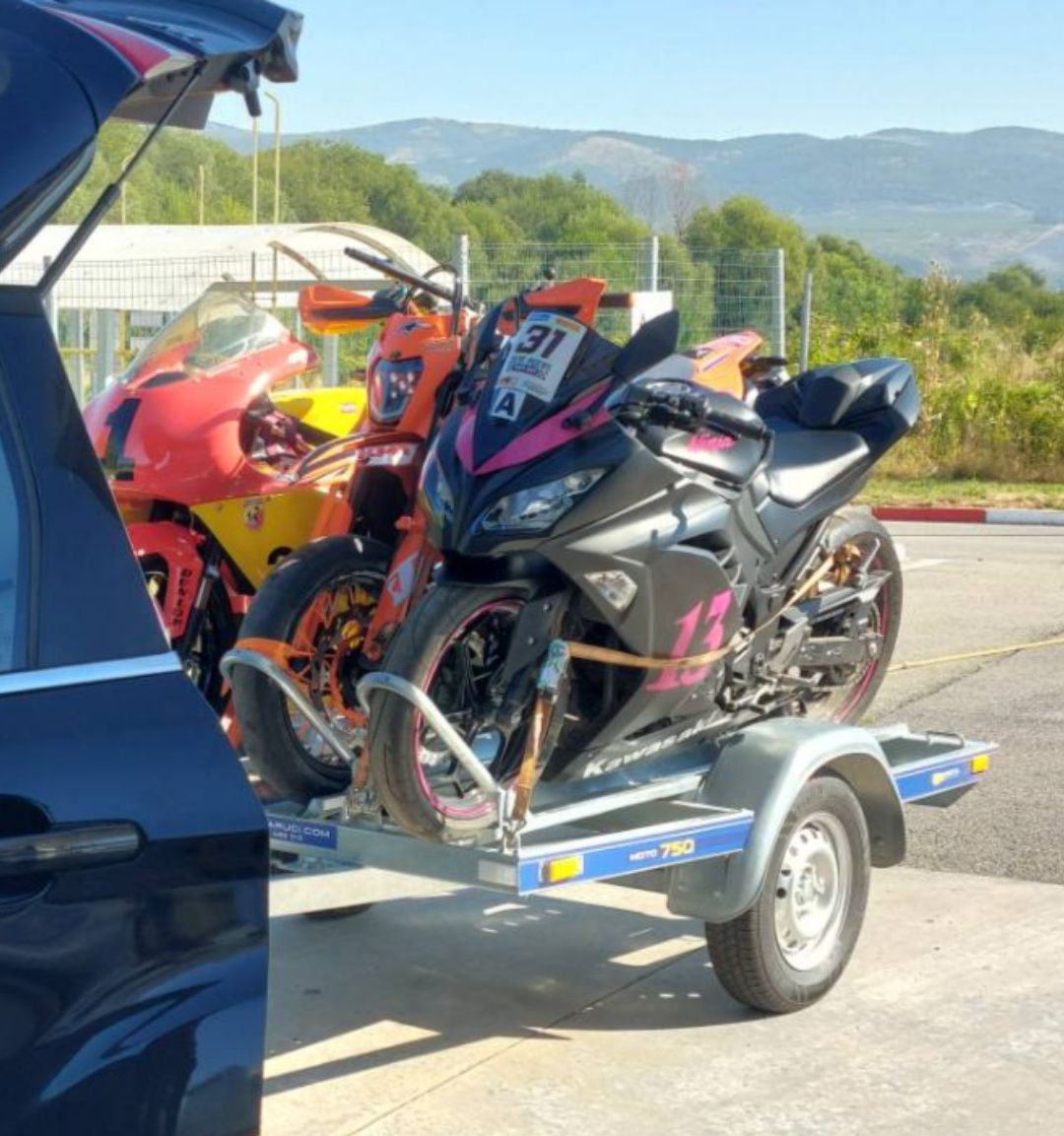 Под наем чисто ново ремарке Vesta Moto 750 за 2-3 мотора