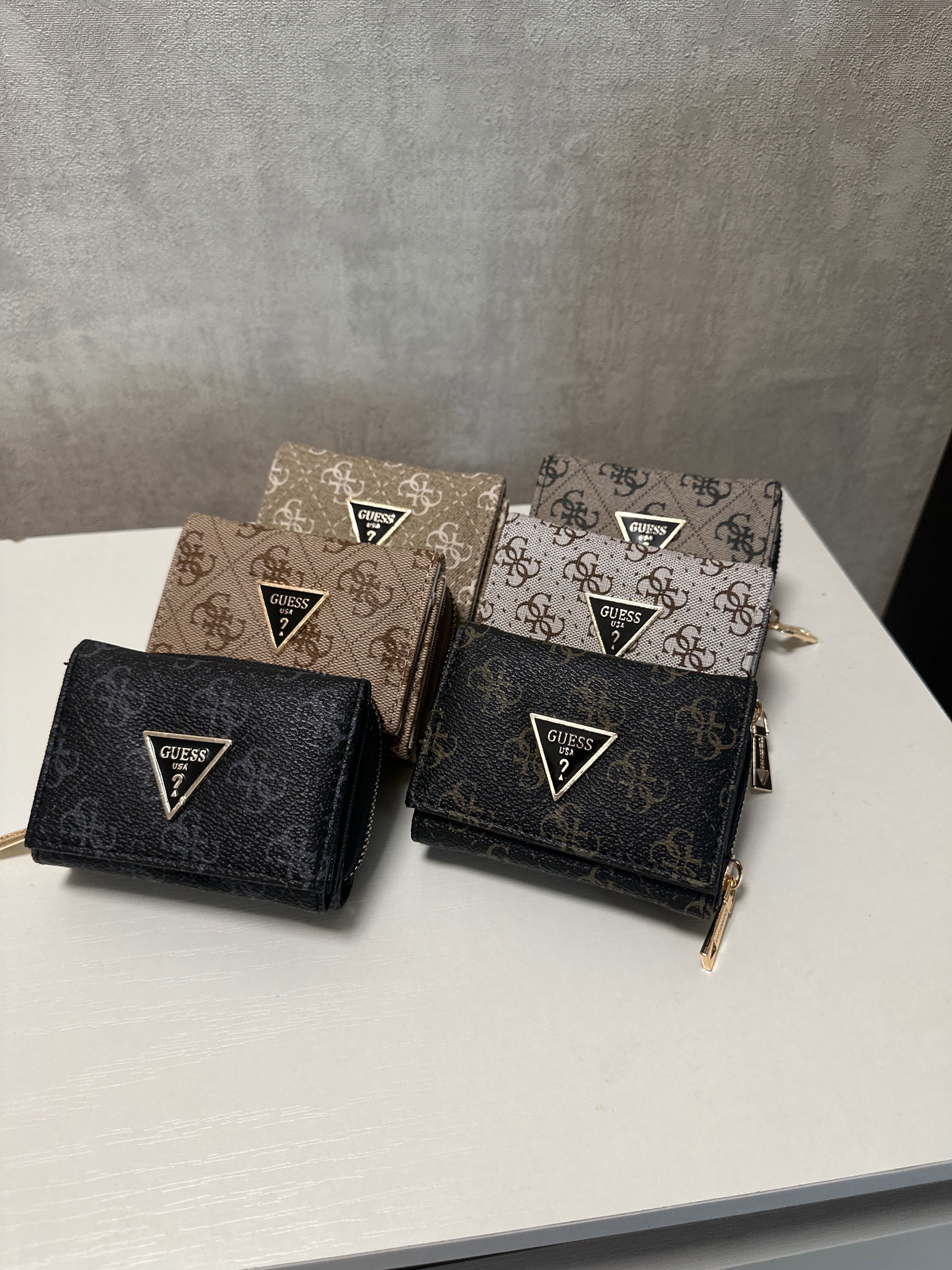 РАЗПРОДАЖБА Дамски портфейл Guess