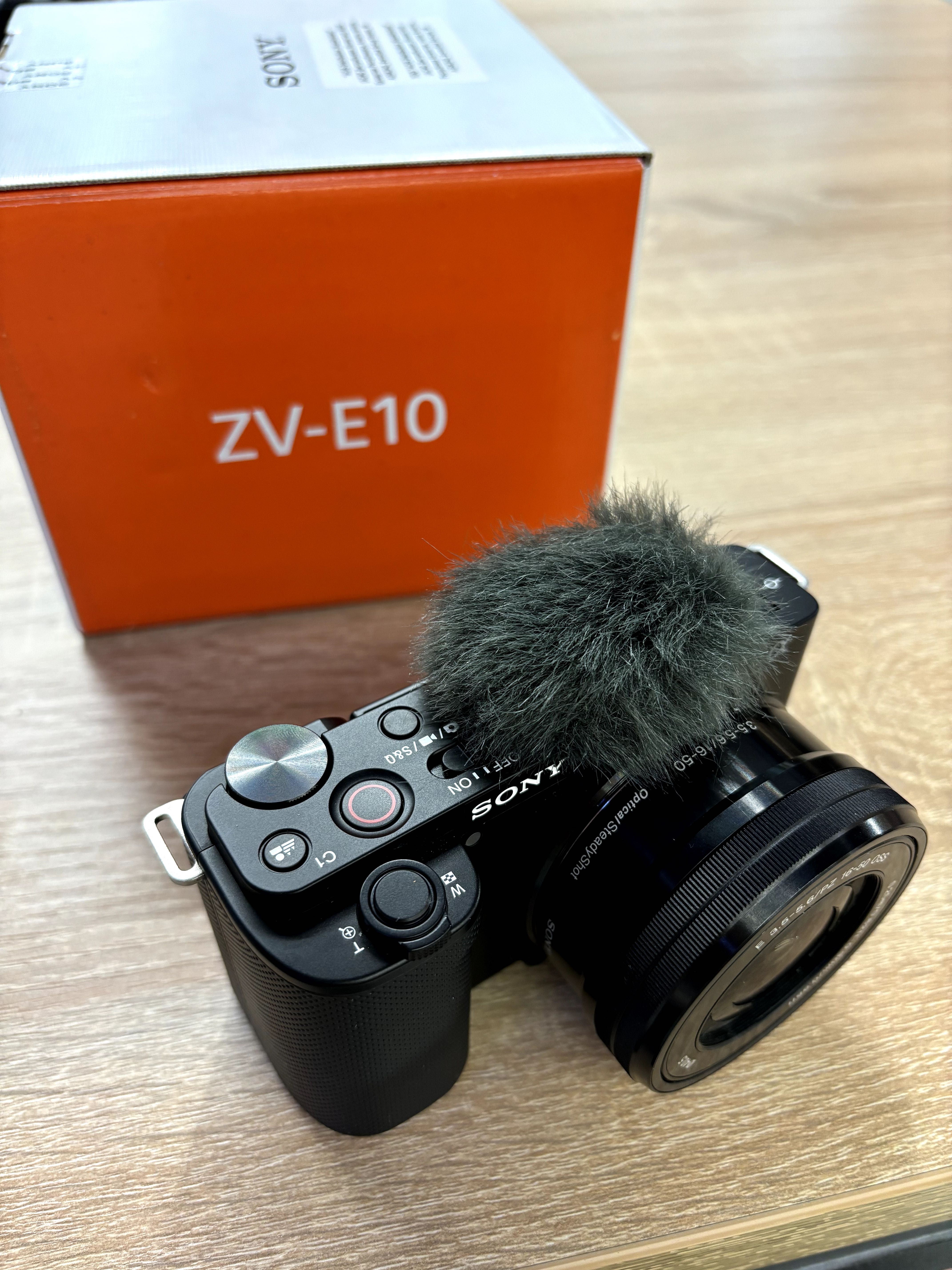 Sony ZV-E10 ( vlog camera)