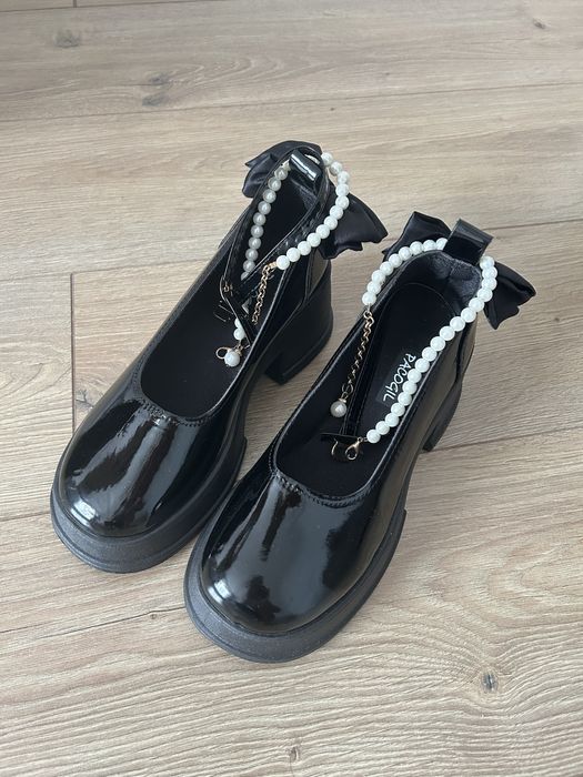 Продам лоферы школьные