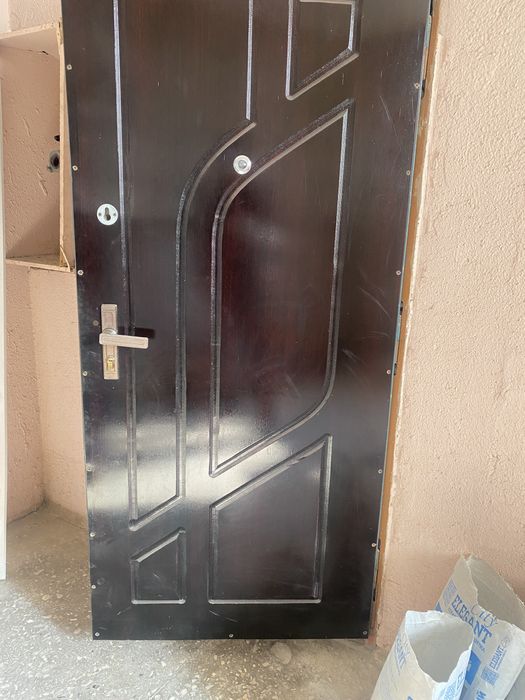 Продается входная металлическая дверь состояние хорошее!