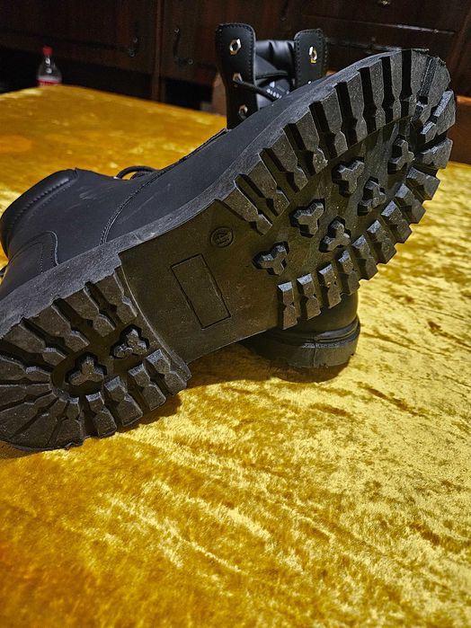 Кубинки чисто нови. Обувани са само веднъж