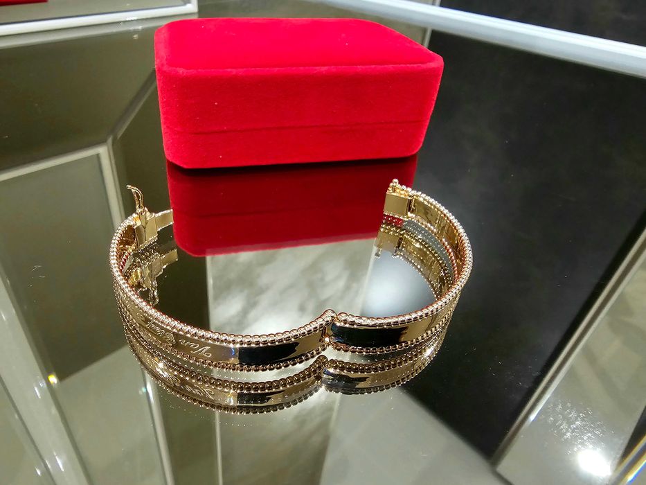 Van Cleef & Arpels VCA Rose Gold Perlée Signature Дамска Гривна