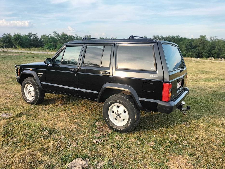Jeep Cherokee 2.5 TD Autoutilitara