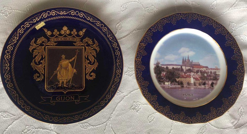 Порцеланови чинии син кобалт, декорирани със злато  Хихон и Прага нови