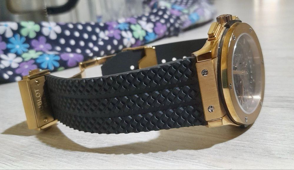 Продам часы Hublot