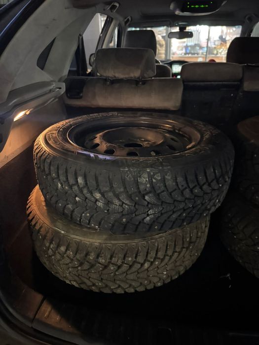 Maxtrek 175/65 Один сезон ездили 4 шипованные резины с дисками 80 тыс