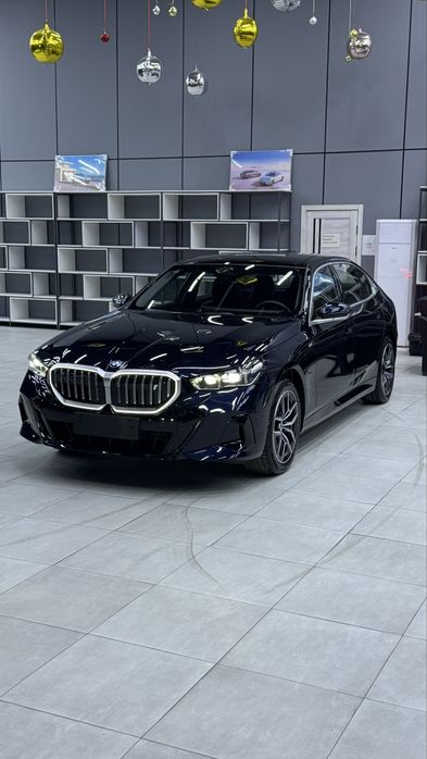 BMW i5 e-Drive.  713 km. 40 L