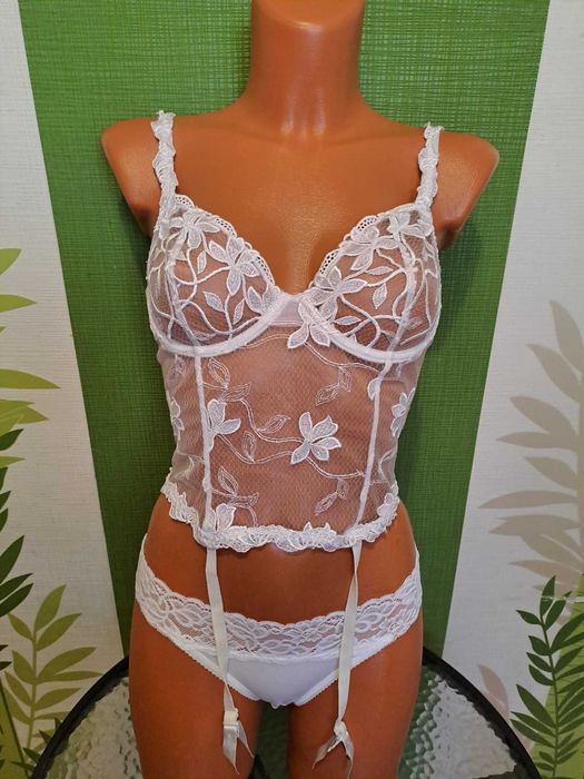 Bustieră albă din dantelă tip corset mărimea 80B