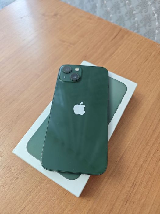 Apple IPhone 13 green