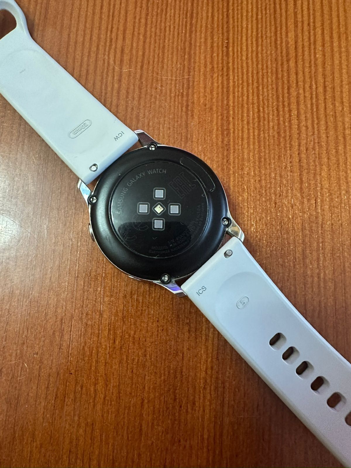 Samsung Galaxy Watch Active белые