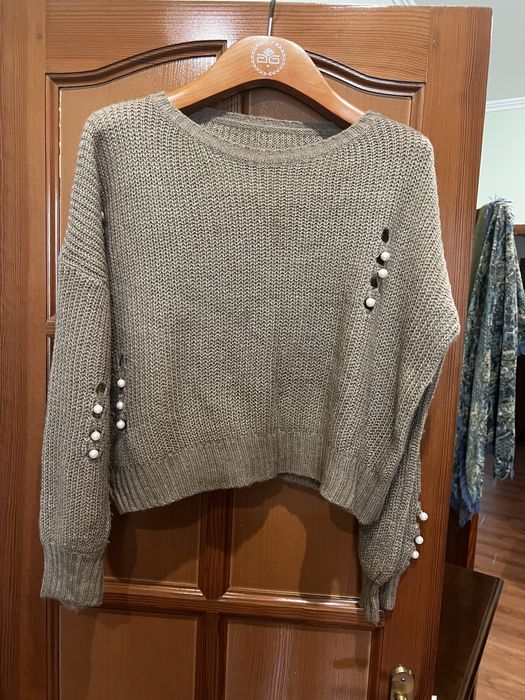 Продаи кофту новую вязанную с бусинками