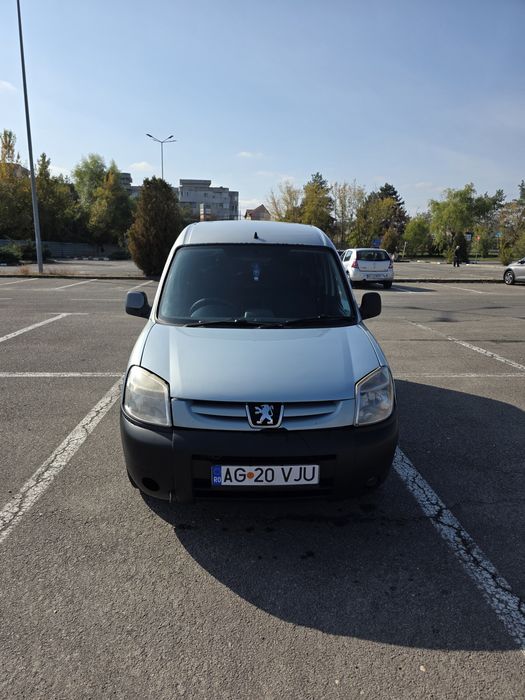 Vand Peugeot Partner cu rampa petru persoane cu dizabilitati