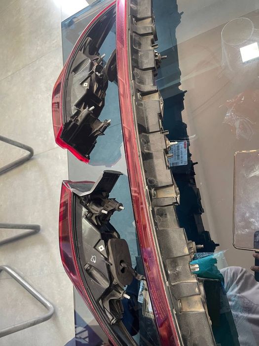 Gac Aion orqa o'rta va ikkita chekka farasi