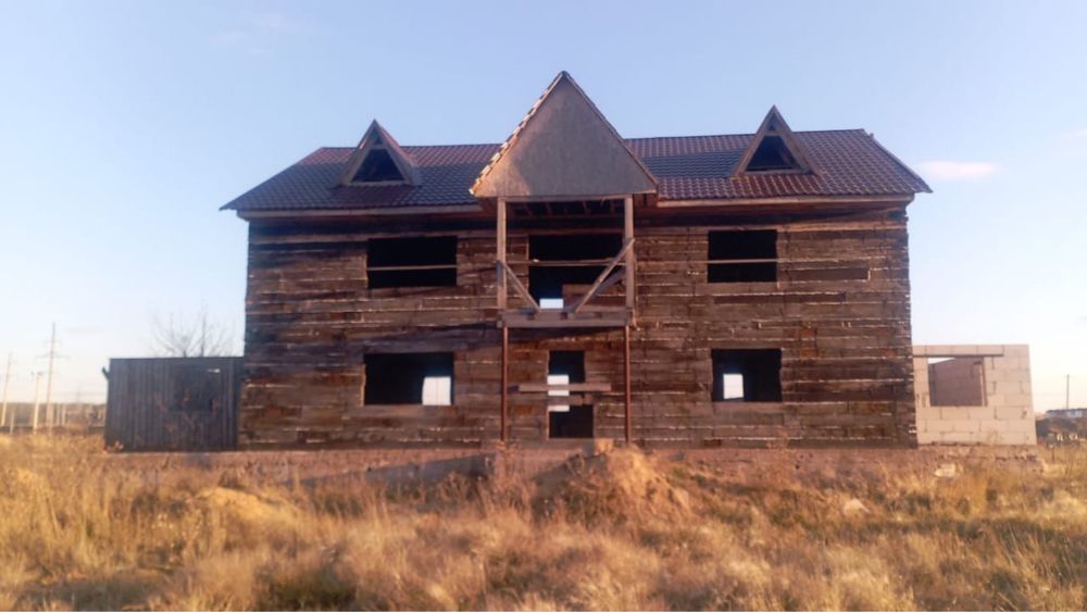 Продам 2-х этажный дом в г.Макинск(черновая отделка)