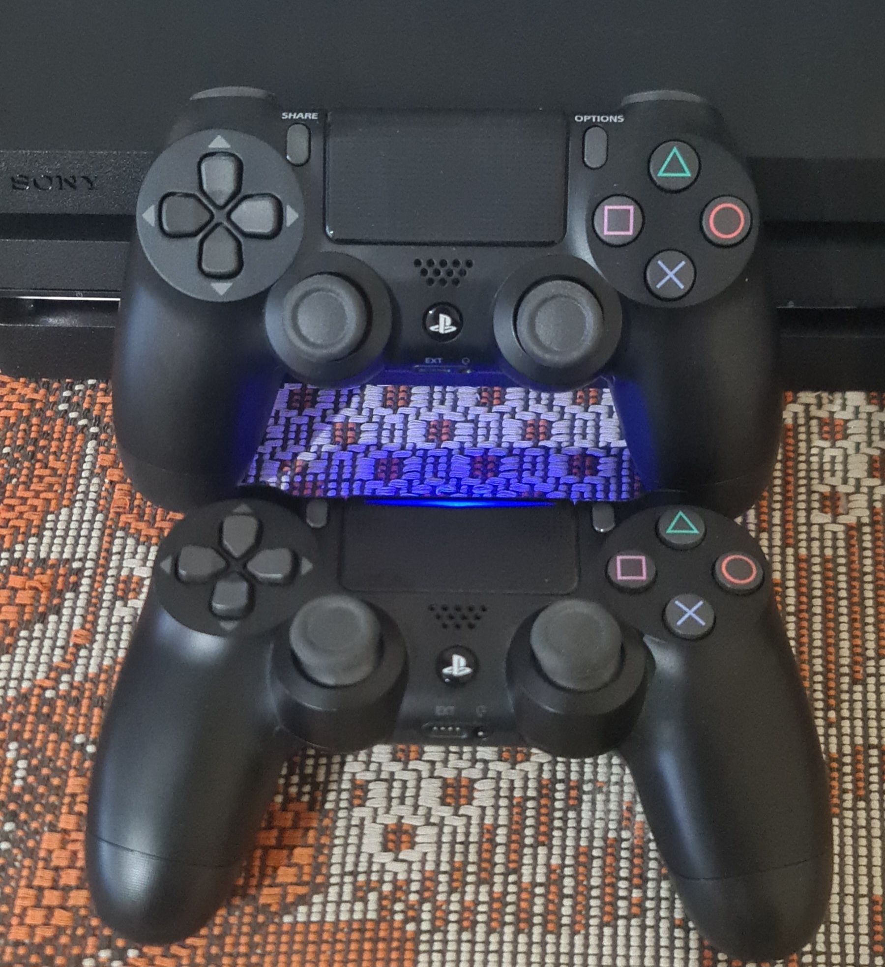 Ps4 Pro 11.00  2 ta yangi pult va o'yinlar yozilgan