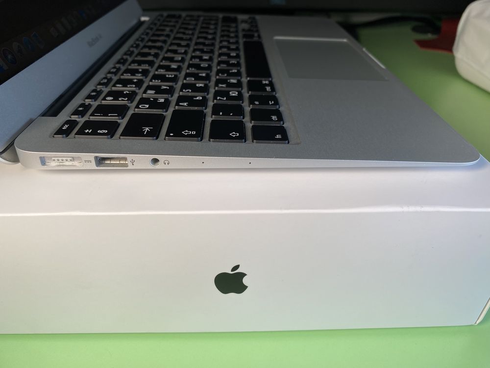 MacBook Air 11-inch (A1465) 128 Gb