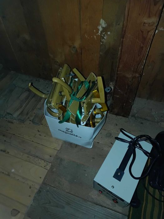 chiuveta baie,bucatarie,robinet,dulap baie,oglinda baie,broaste usa