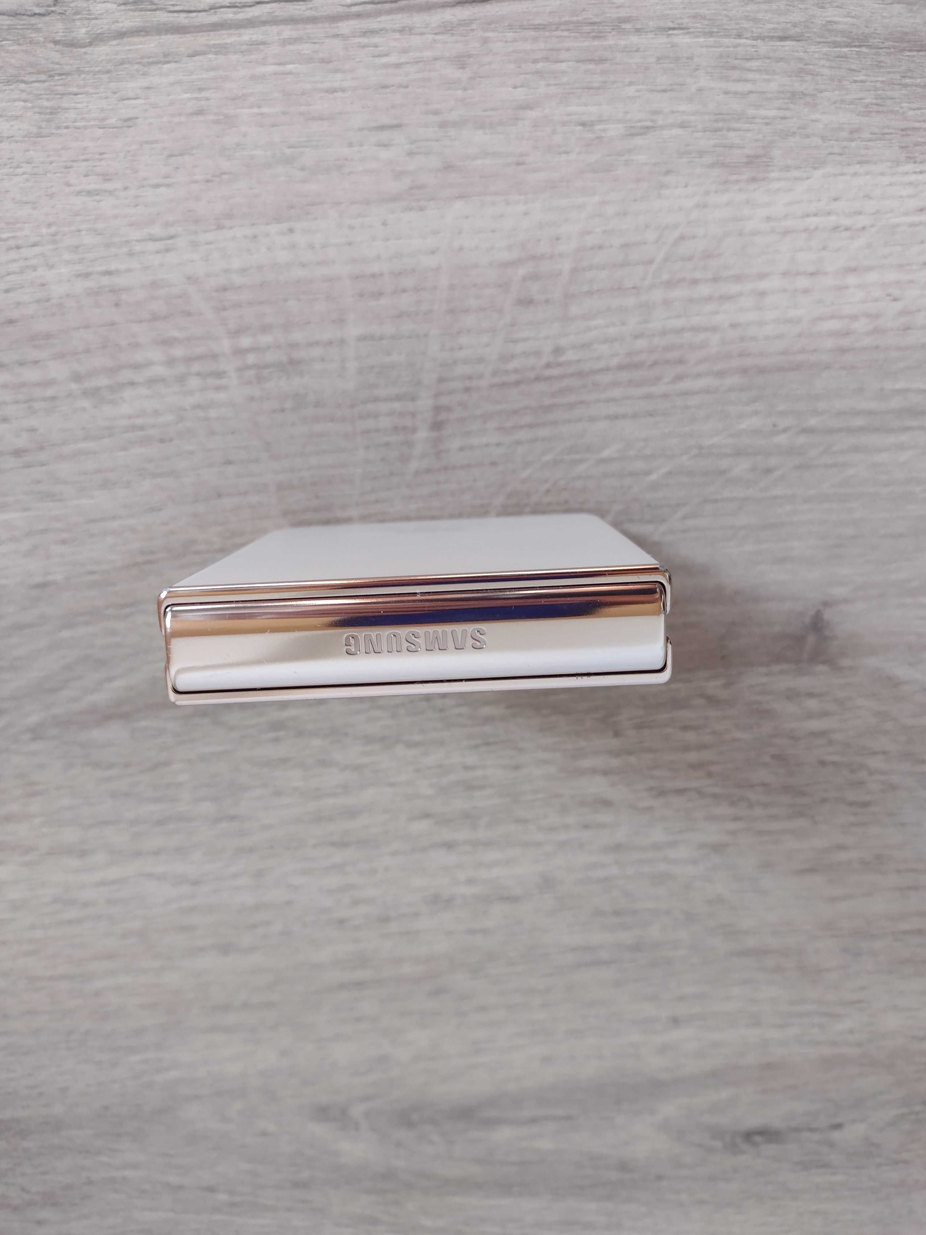 Samsung Galaxy Z Flip 4 за части или ремонт