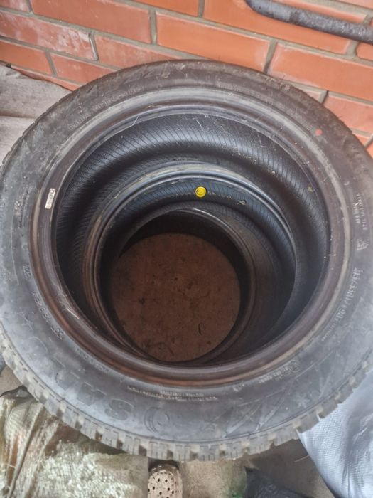 Резина зимняя в хорошем состоянии  17 радиус