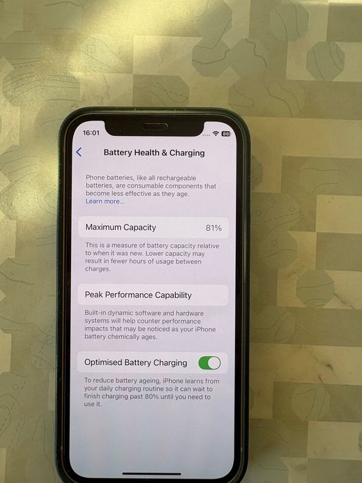 iPhone 12 mini, 64 GB, бял, с оригинален Apple кейс