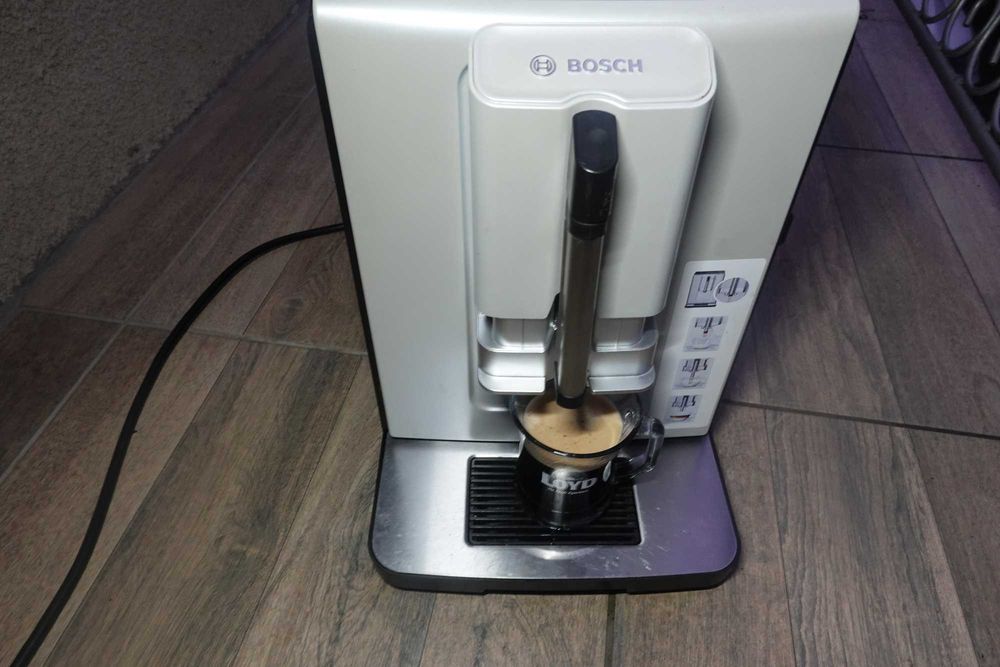 Espressor Bosch VeroCup 300 rasnita ceramica model cu ecran