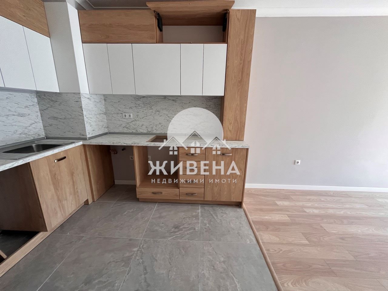 Продава се Двустаен апартамент в к.к. Св.Св. Константин и Елена - 73 кв.м за 2234 €/кв.м - Снимка #1