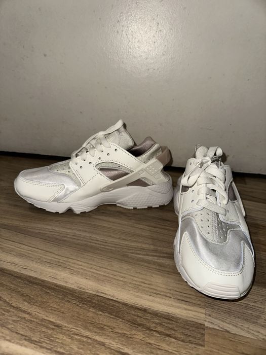 Nike Дамски маратонки 37номер Нови